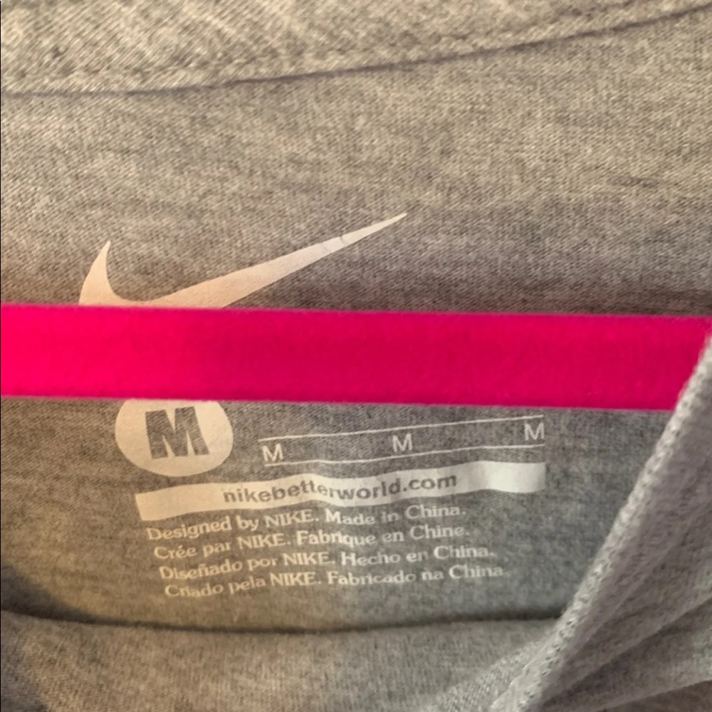Nike tee - Picture 2 of 2